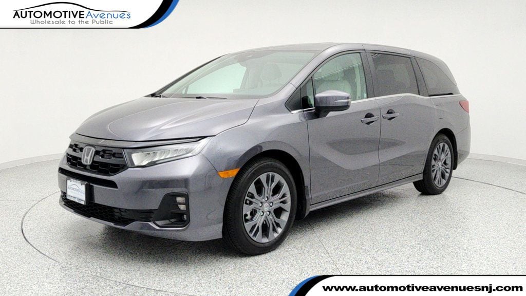 2025 Honda Odyssey Touring's photo