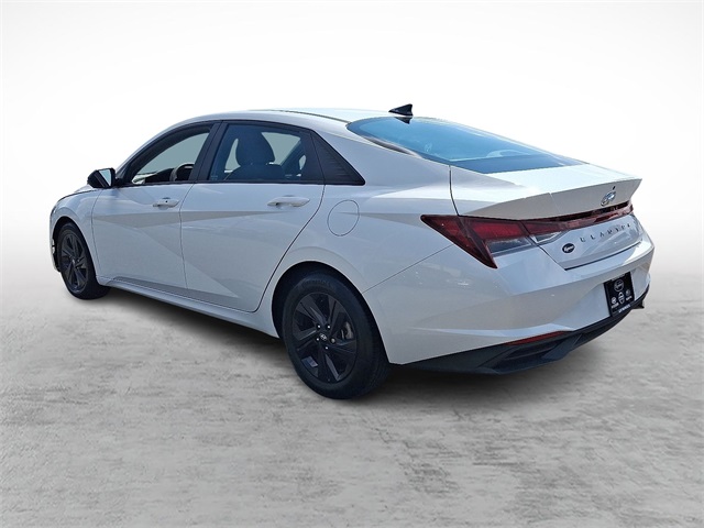 2022 Hyundai Elantra SEL photo 7