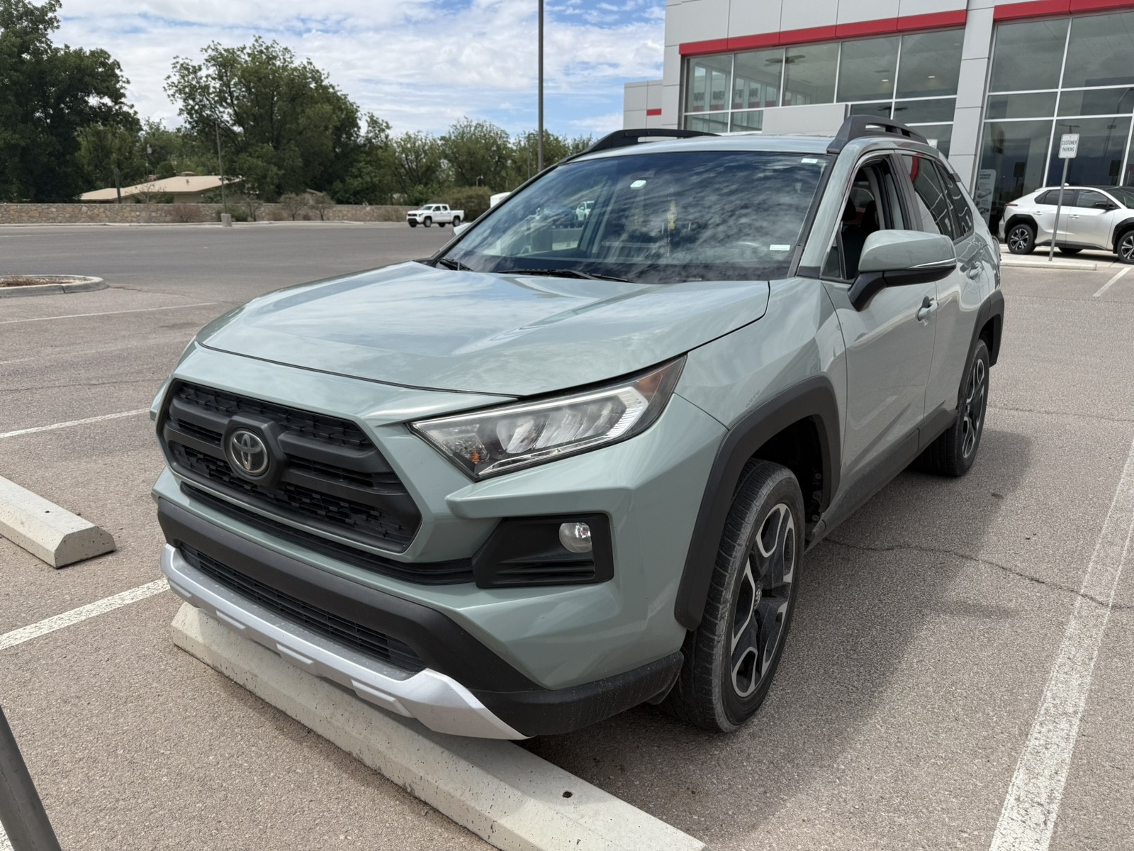 Used 2020 GRAY Toyota Adventure image 1