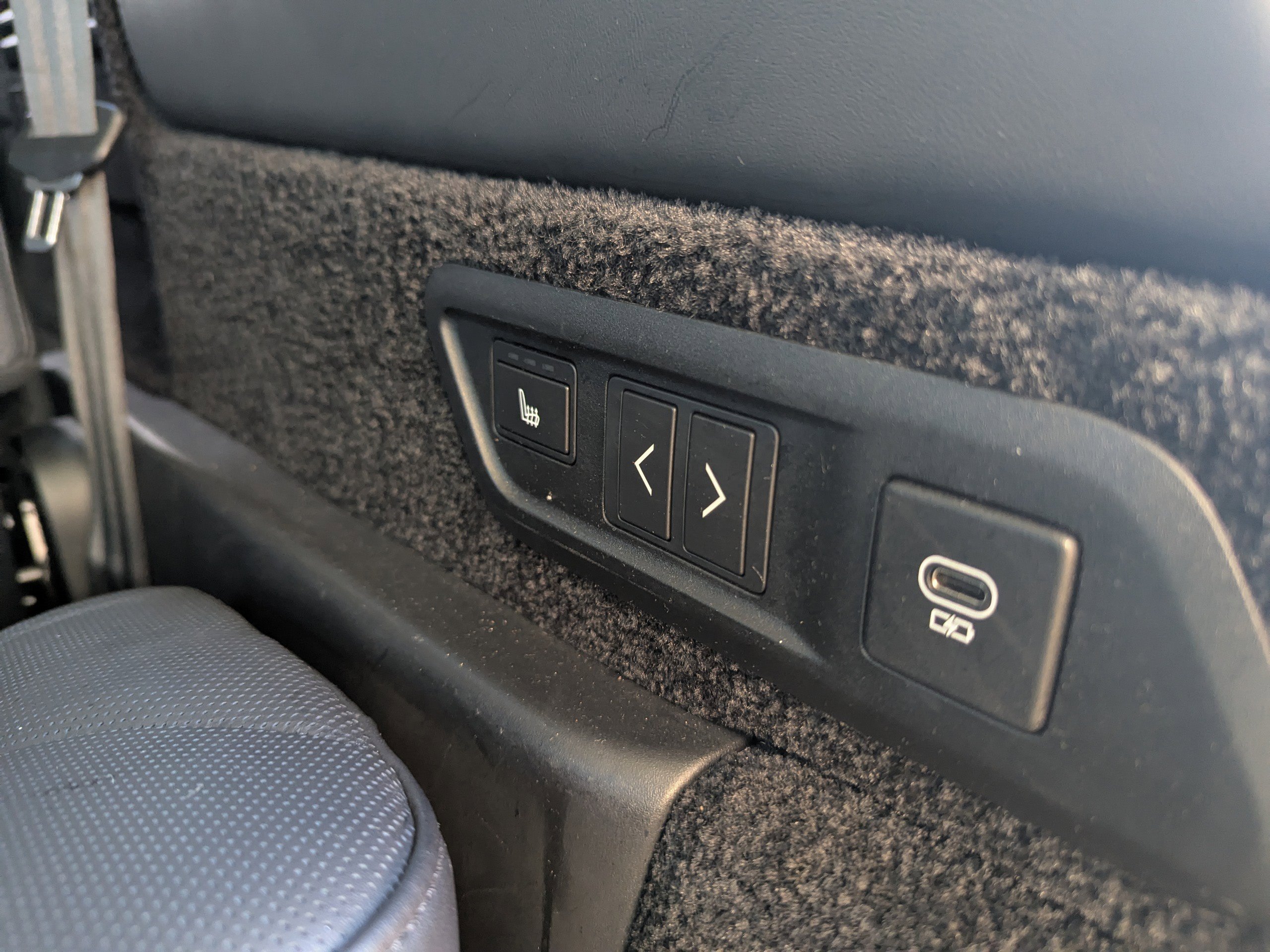 2023 Land Rover Range Rover SE photo 19