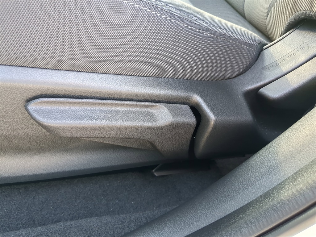 2025 Subaru Crosstrek Base photo 17