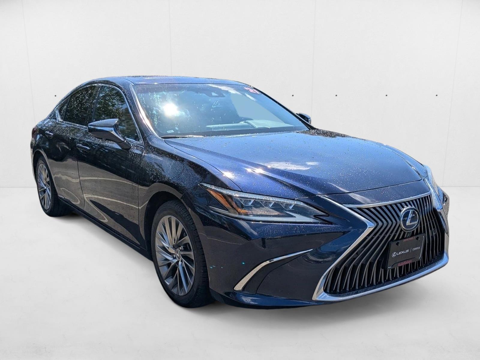 2021 Lexus ES Luxury photo 3