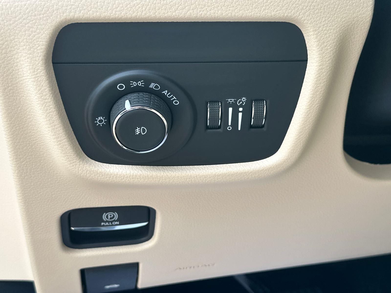 2025 Jeep Grand Cherokee Limited photo 8