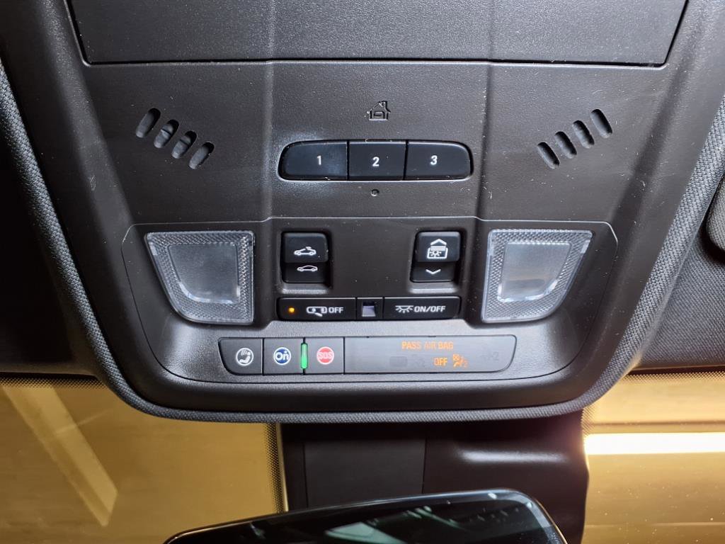 2020 Toyota RAV4 LE photo 13