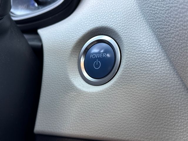 2022 Toyota Corolla Hybrid LE photo 13