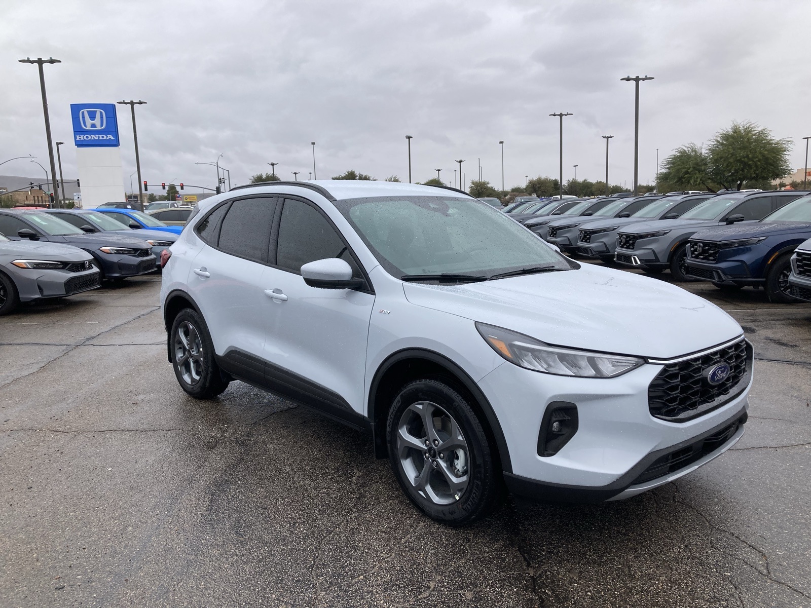 2025 Ford Escape ST-Line Select photo 2