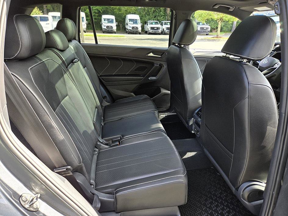 2022 Volkswagen Tiguan SE R-Line Black photo 17