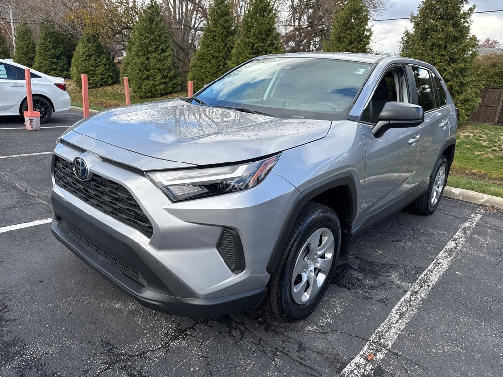 2023 Toyota RAV4 LE photo 2