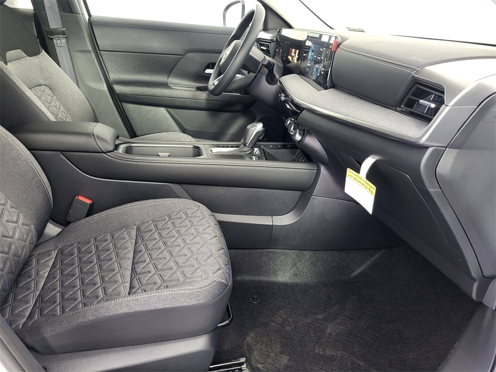 2025 Nissan Kicks SV photo 14