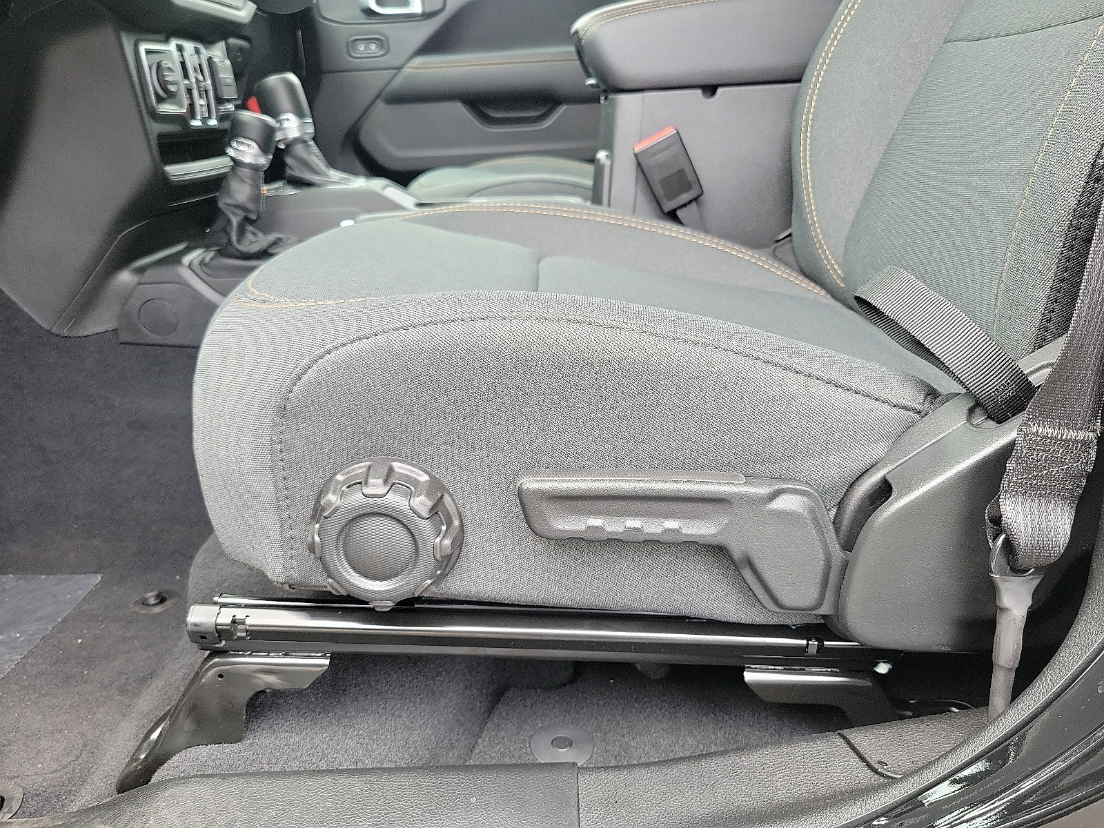 2025 Jeep Wrangler Sahara photo 12