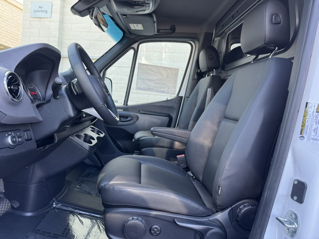 2026 Mercedes Benz Sprinter 2500 photo 2