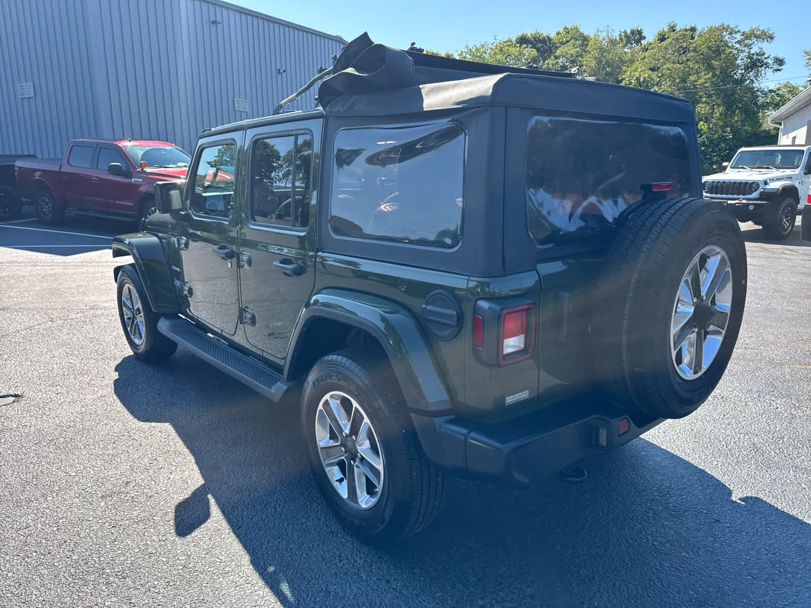 2023 Jeep Wrangler Sahara photo 4