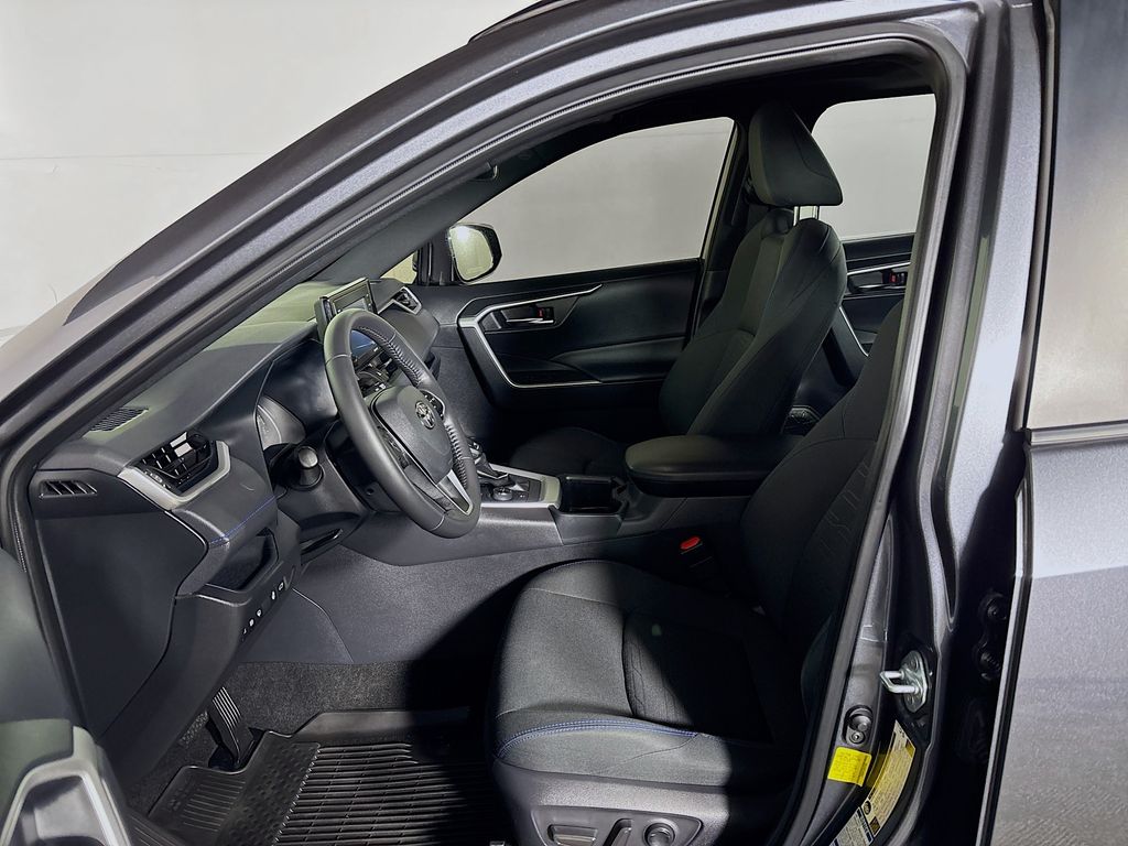 2022 Toyota RAV4 Hybrid SE photo 11