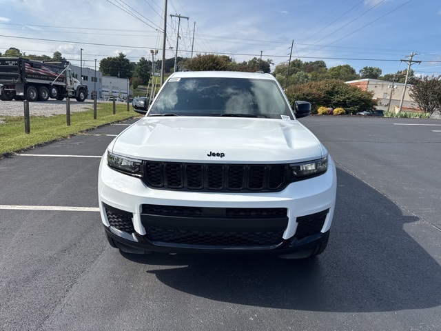 2025 Jeep Grand Cherokee Altitude photo 2