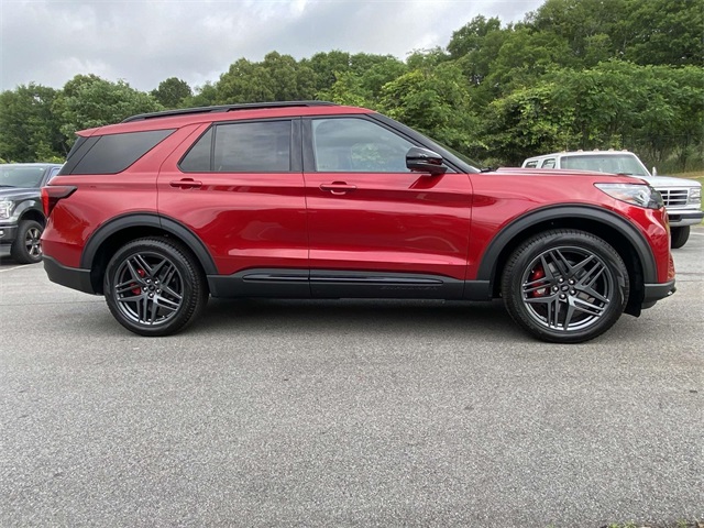 2025 Ford Explorer ST photo 2