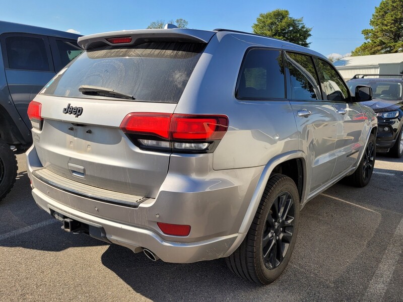 2018 Jeep Grand Cherokee Altitude photo 3