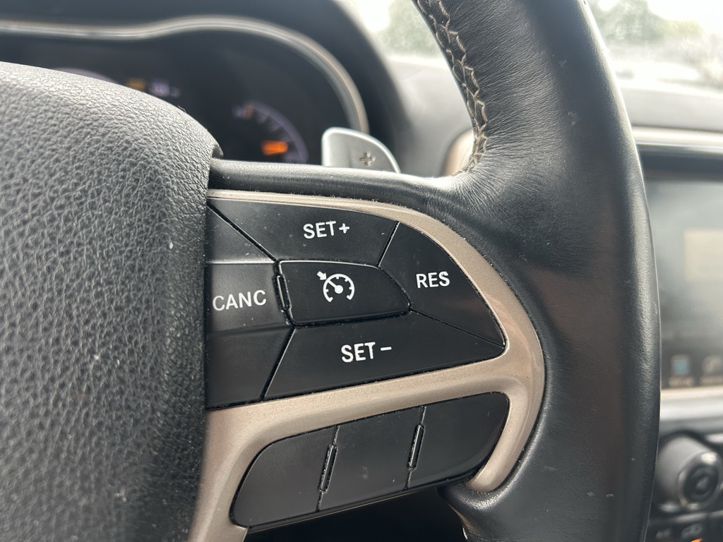 2017 Jeep Grand Cherokee Overland photo 14