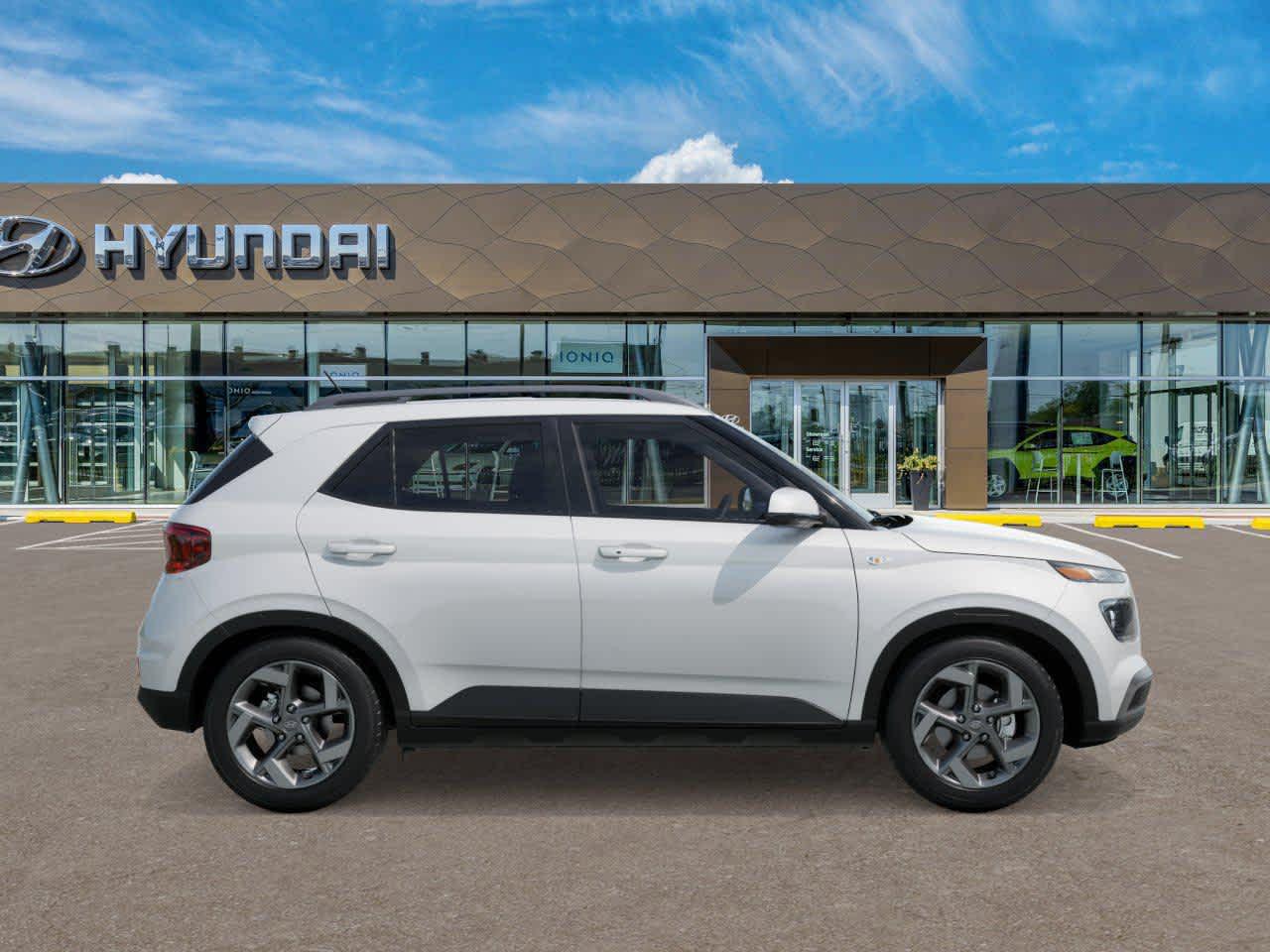 2025 Hyundai Venue SEL photo 2