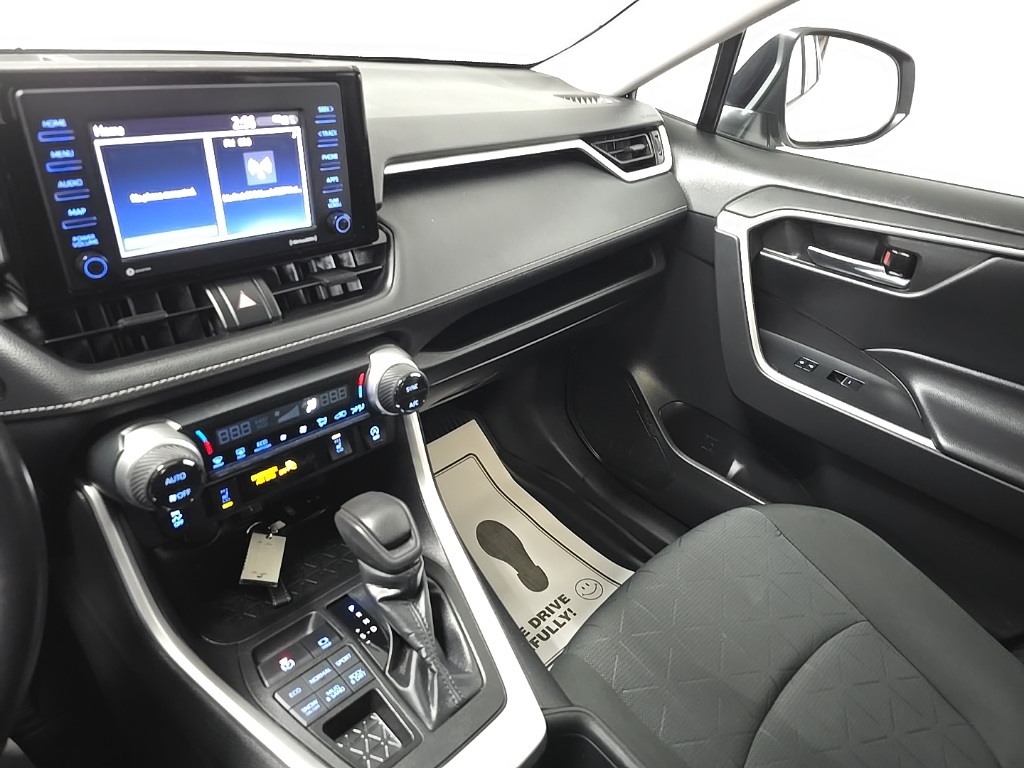 2022 Toyota RAV4 XLE photo 26