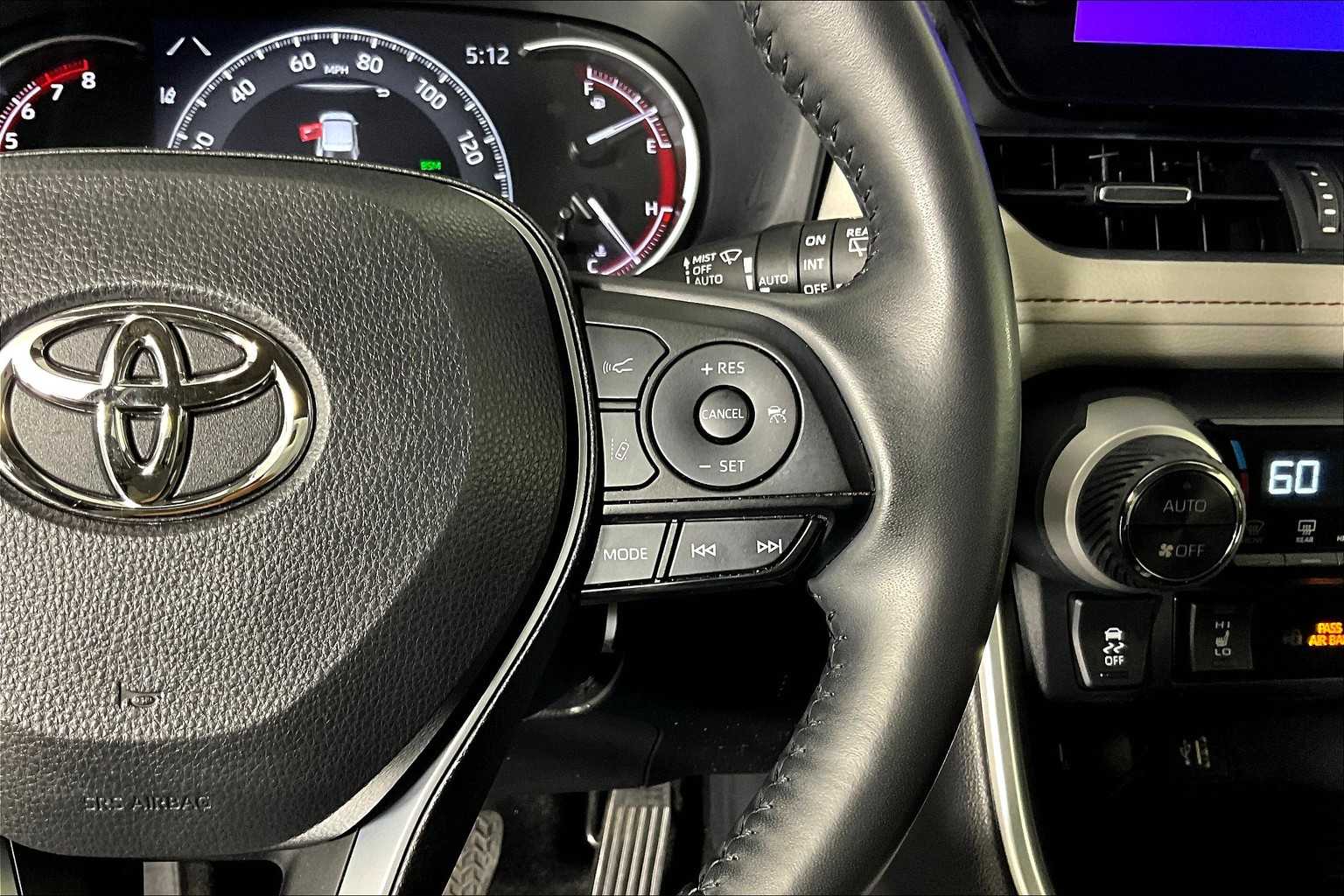 2023 Toyota RAV4 XLE Premium photo 19