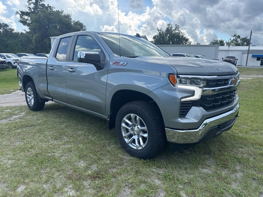 2025 Chevrolet Silverado 1500 LT photo 4