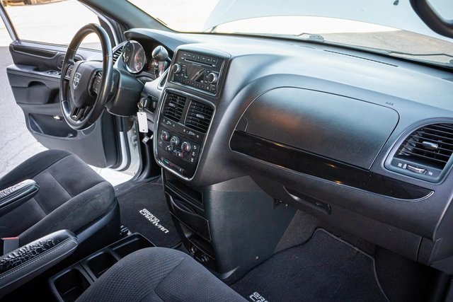 2017 Dodge Grand Caravan SE Plus Blacktop photo 29