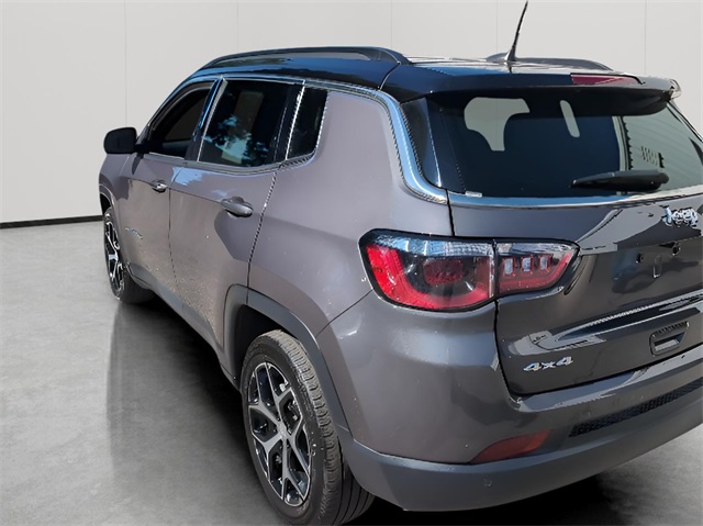 2024 Jeep Compass Limited photo 3