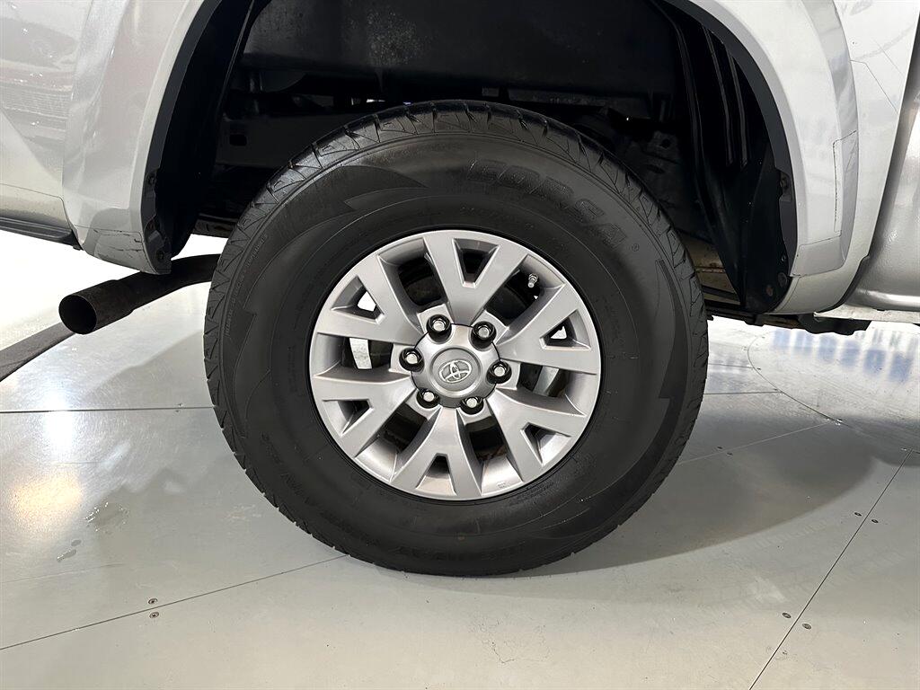 2018 Toyota Tacoma SR5 photo 34