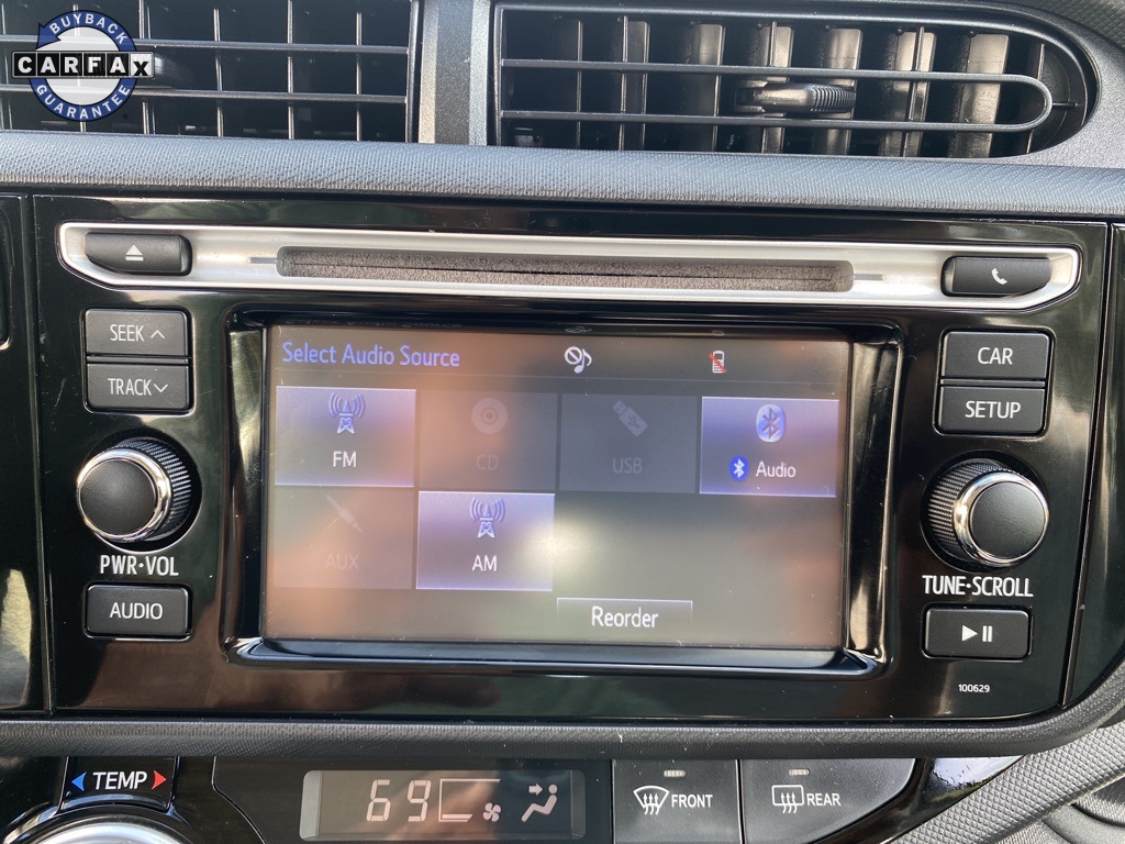 2016 Toyota Prius C One photo 25