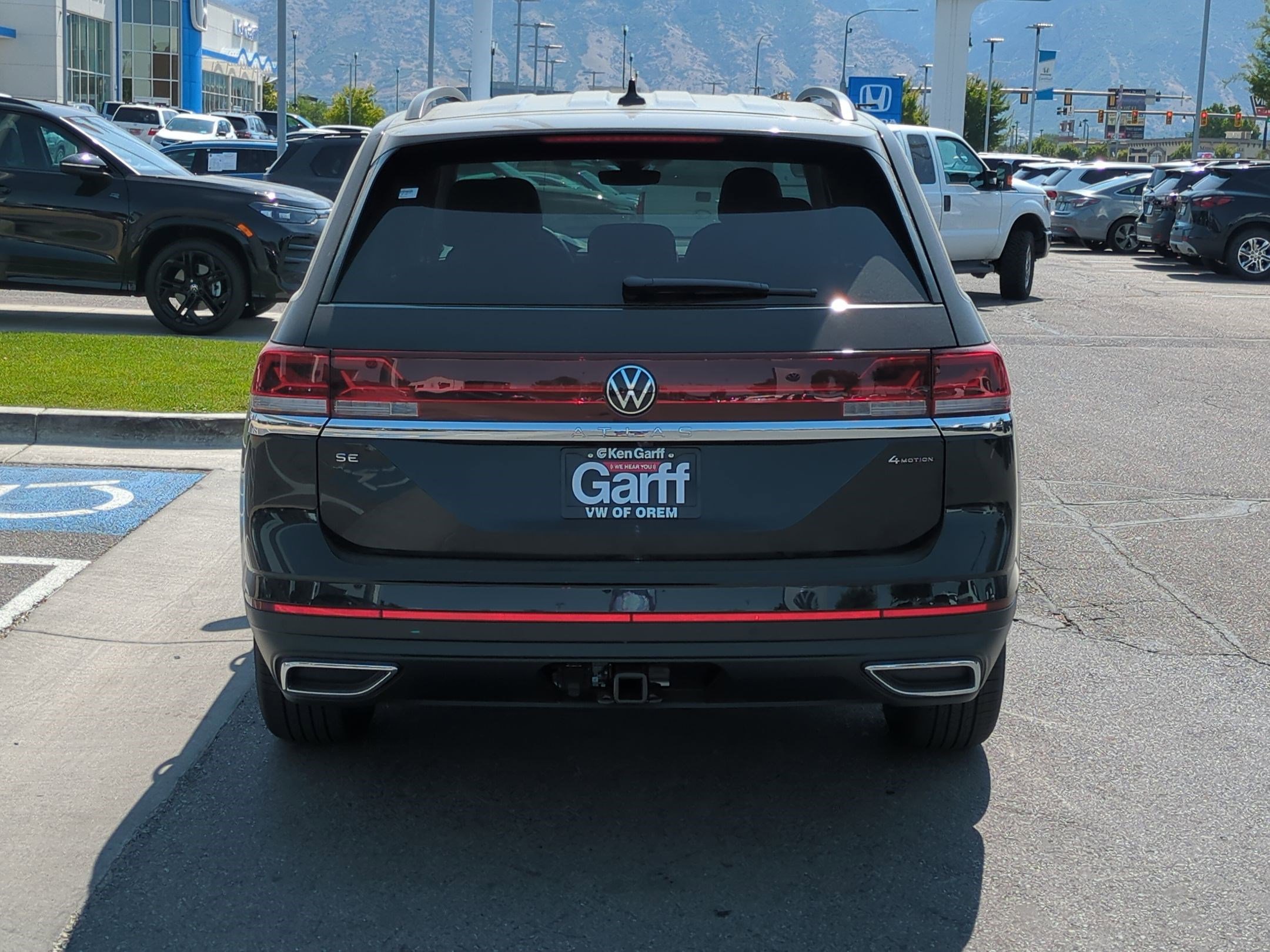 2025 Volkswagen Atlas SE Technology photo 3