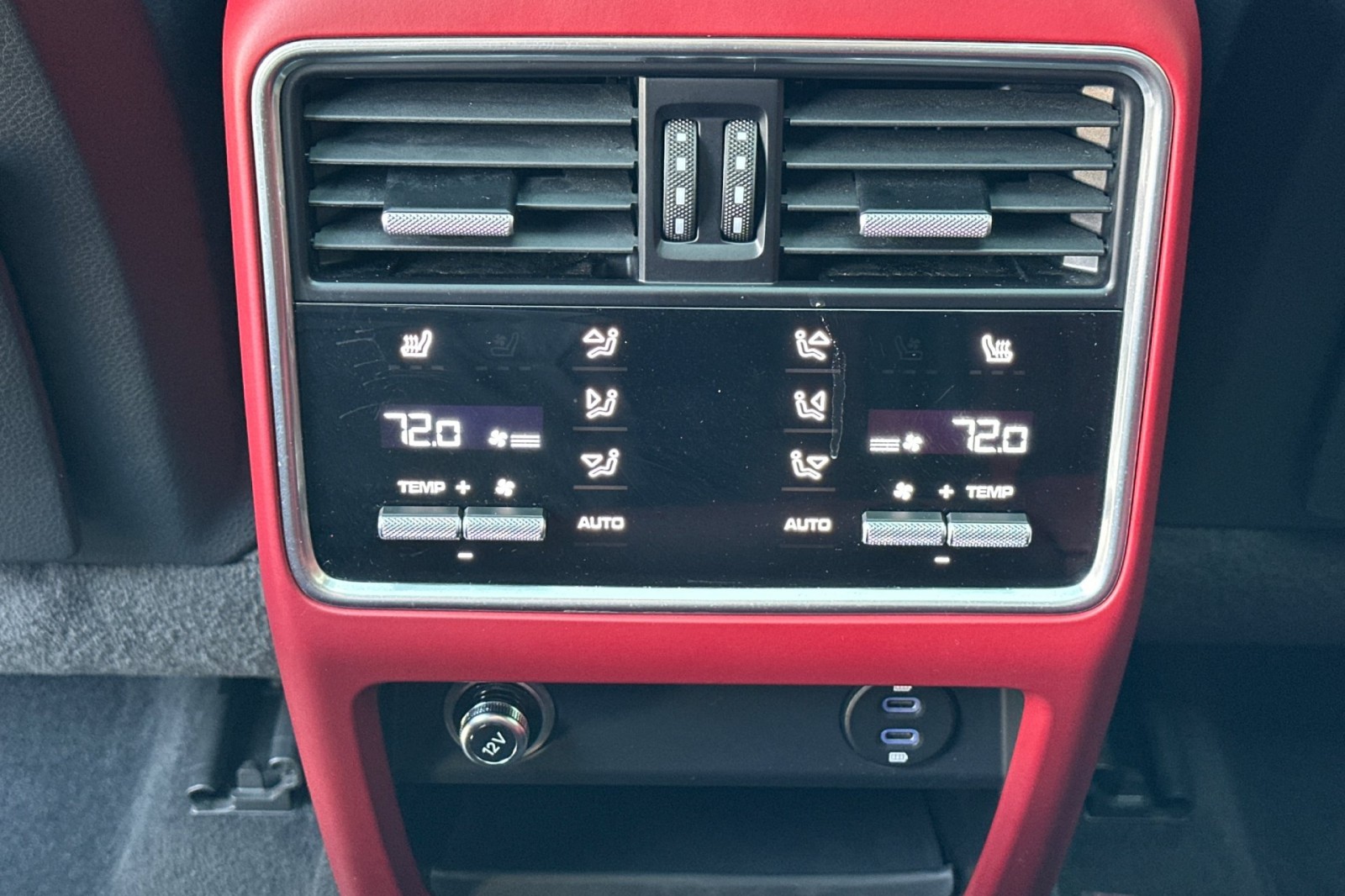2022 Porsche Cayenne Platinum Edition photo 16