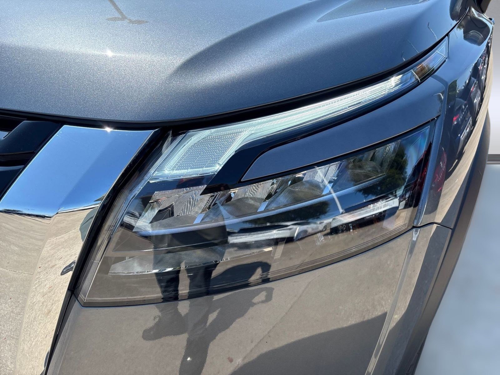 2025 Nissan Pathfinder Platinum photo 11