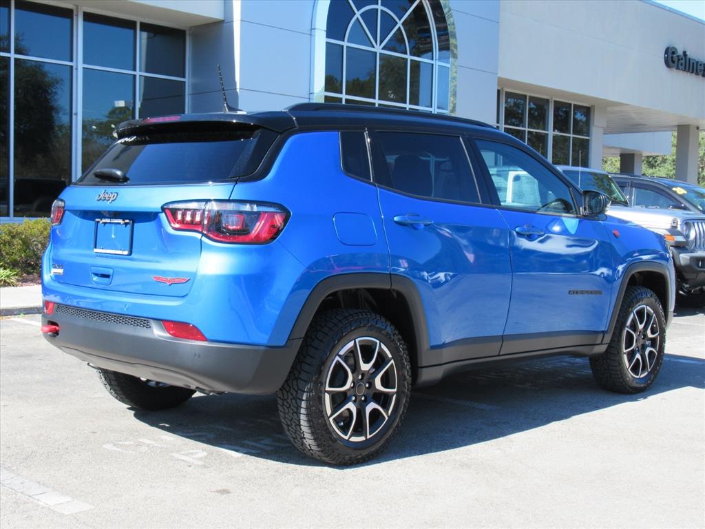 2026 Jeep Compass Trailhawk photo 4