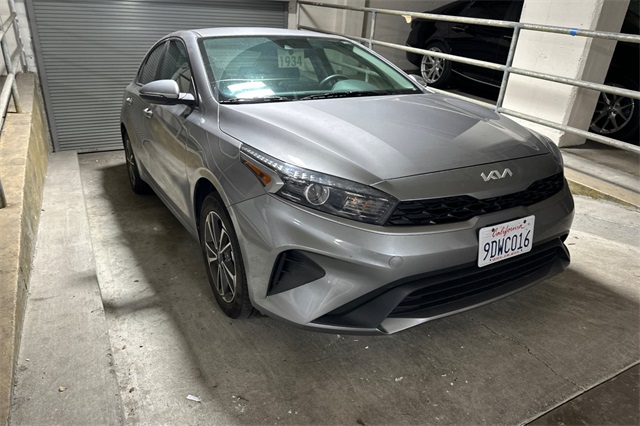2023 Kia Forte LXS photo 2