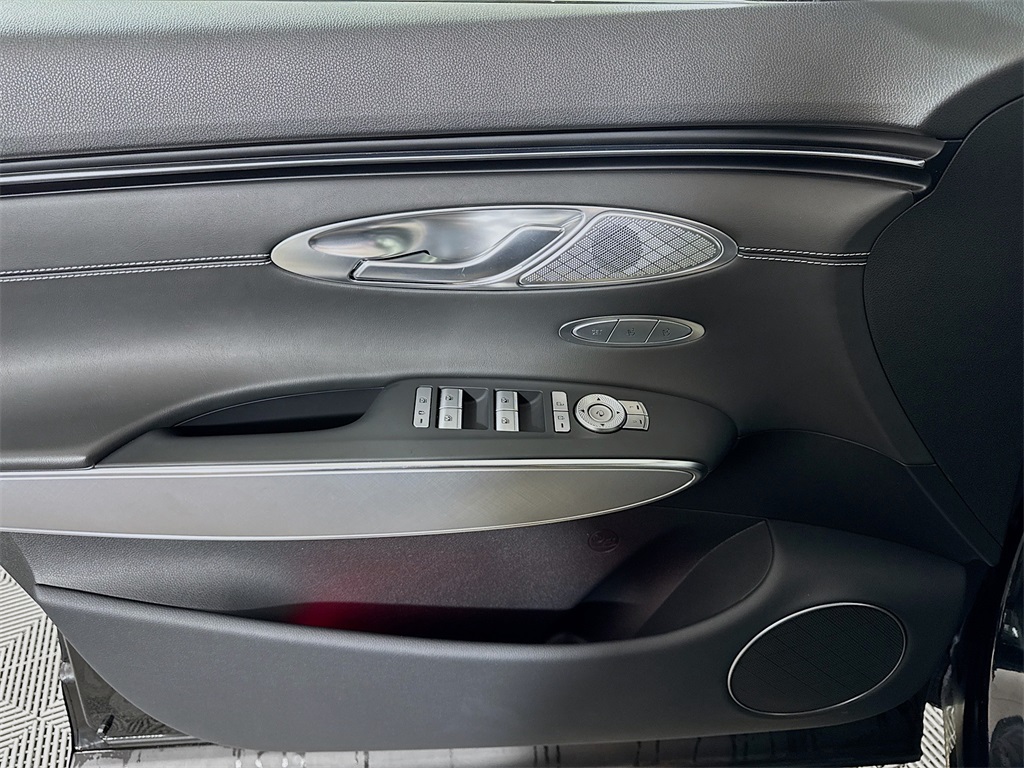 2023 Genesis Electrified GV70 Advanced photo 22