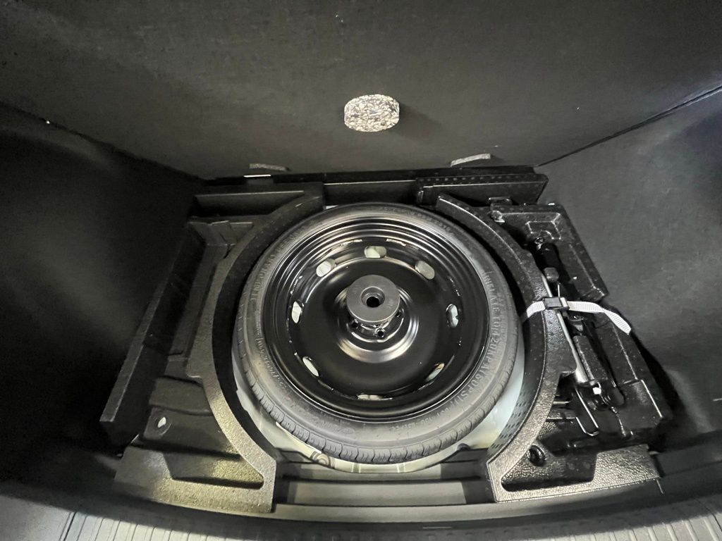 2025 Volkswagen Taos SE photo 23