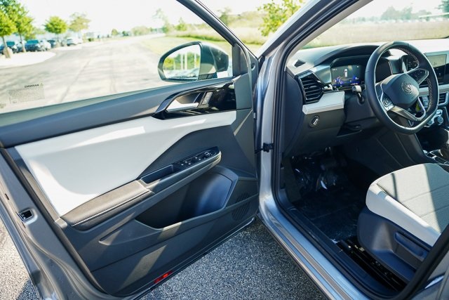 2025 Volkswagen Taos S photo 2