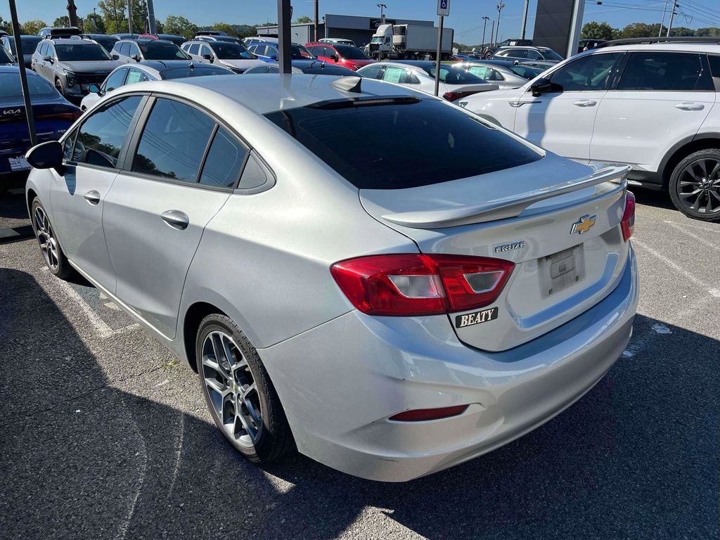 2017 Chevrolet Cruze LS photo 3