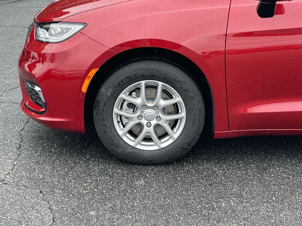 2025 Chrysler Pacifica photo 8