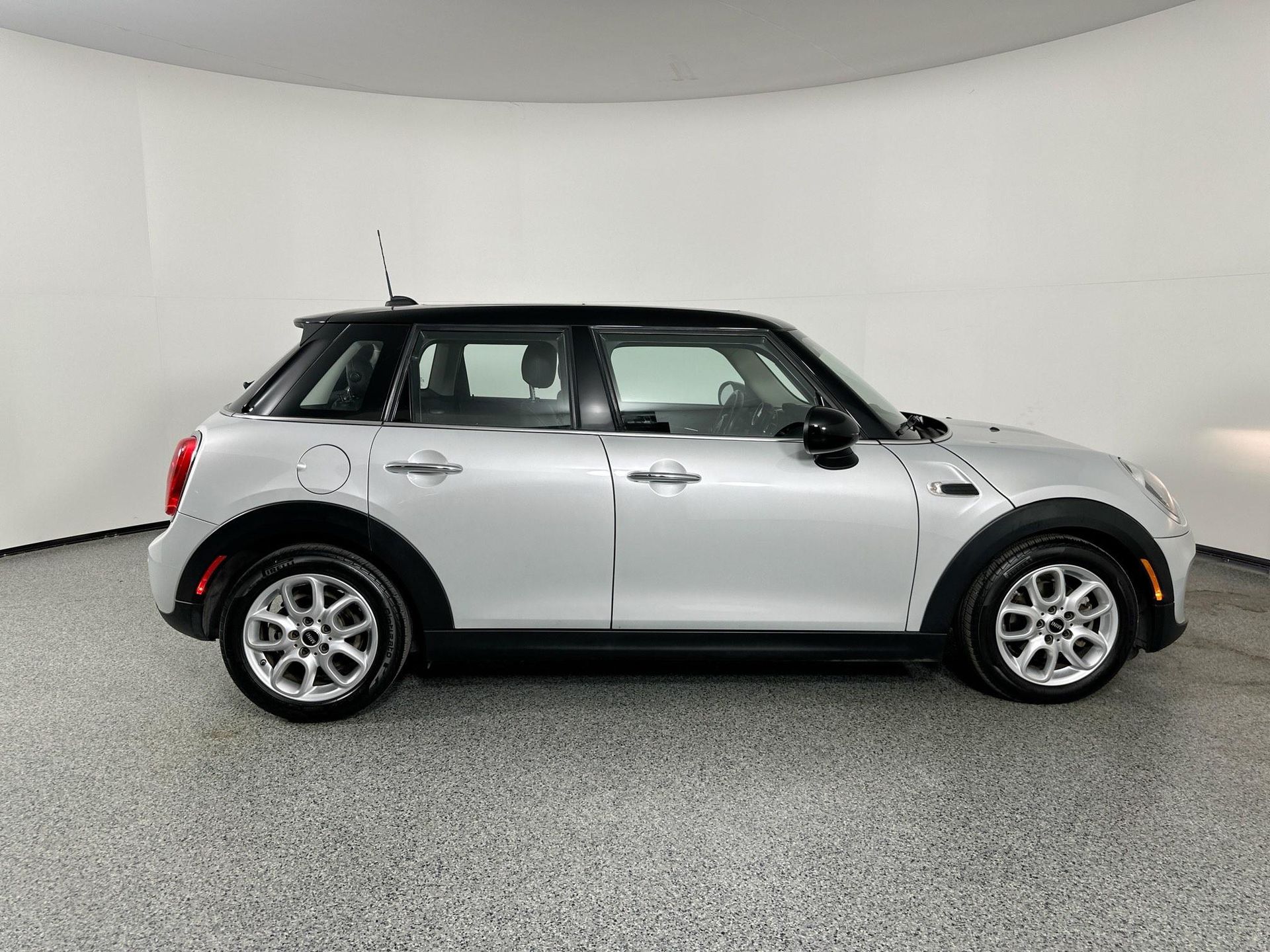 2019 Mini Cooper Signature photo 3