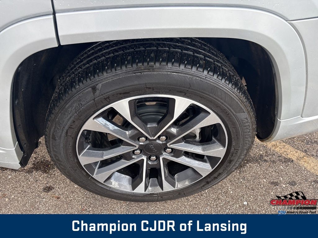 2024 Jeep Grand Cherokee Overland photo 4