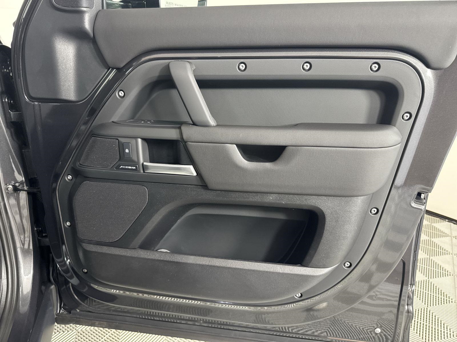 2025 Land Rover Defender 110 S photo 26