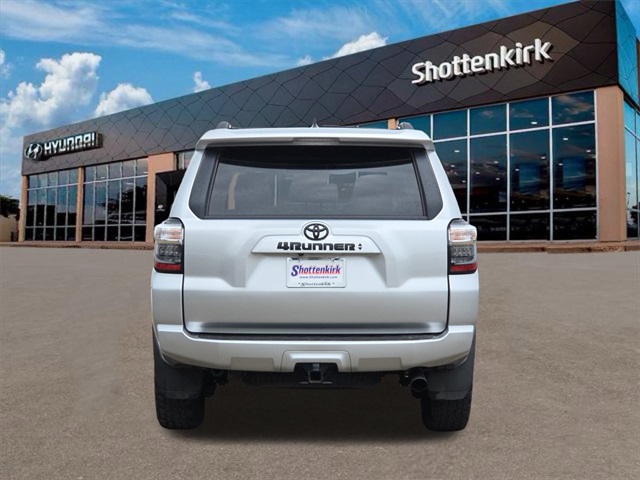 2023 Toyota 4Runner SR5 Premium photo 4