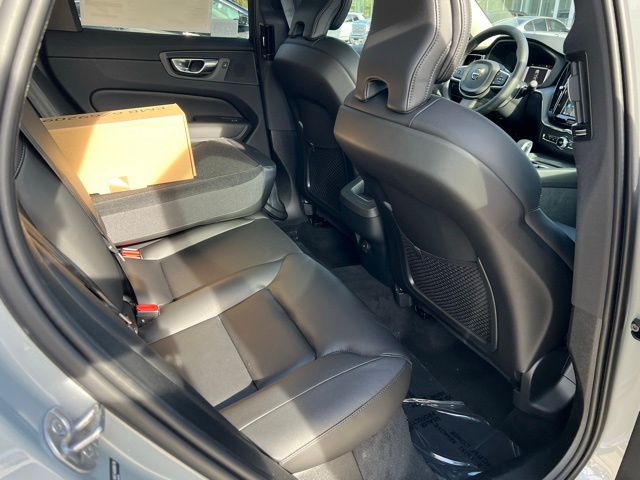 2025 Volvo XC60 B5 Core photo 22