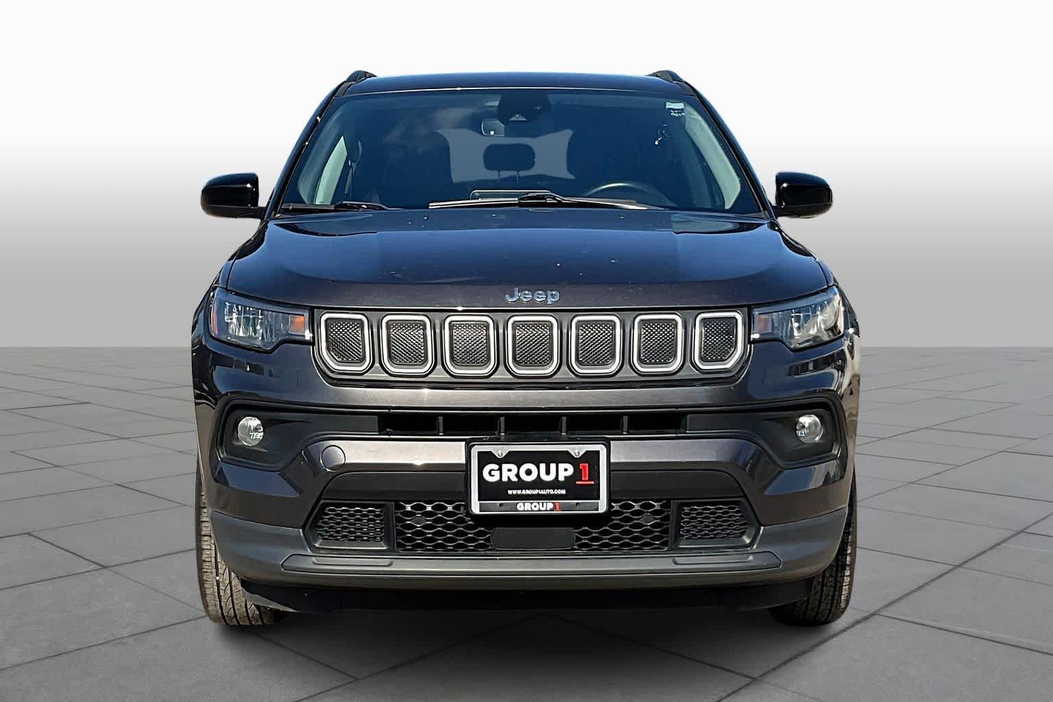2022 Jeep Compass Latitude photo 3
