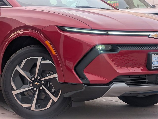 2025 Chevrolet Equinox EV 1LT photo 2