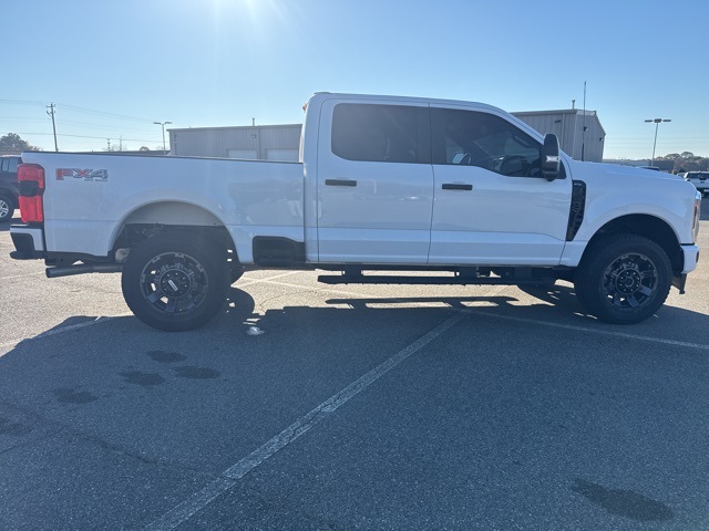 2025 Ford F-250 photo 2