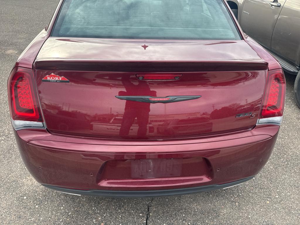 2022 Chrysler 300 photo 4