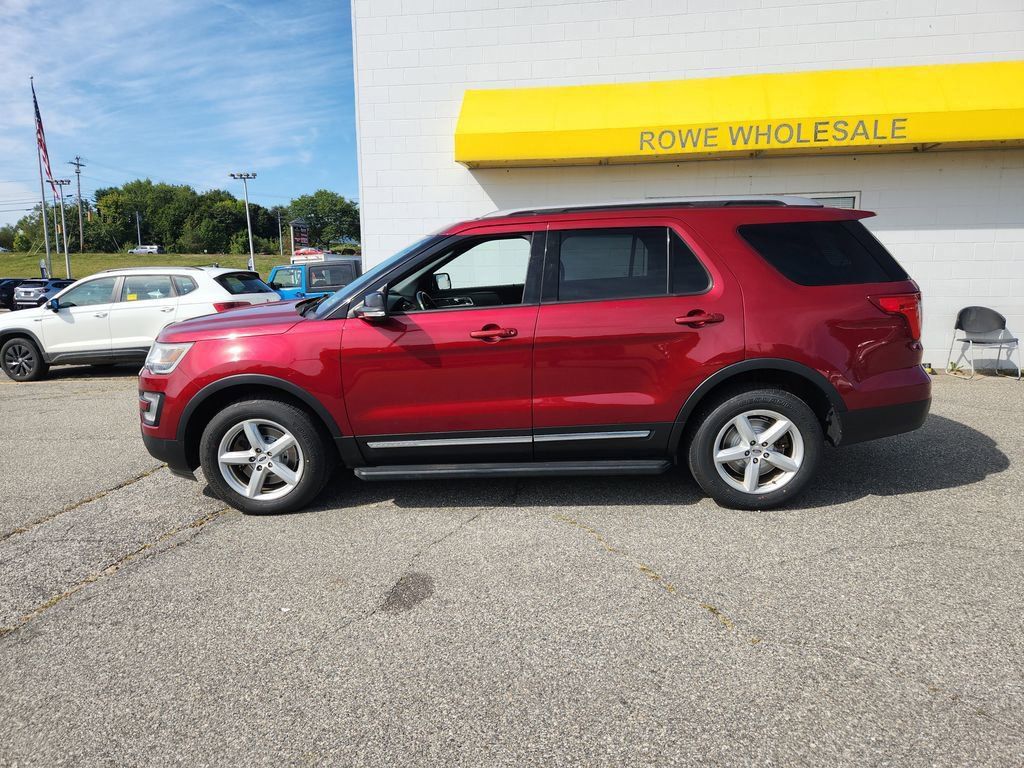 2017 Ford Explorer XLT photo 4