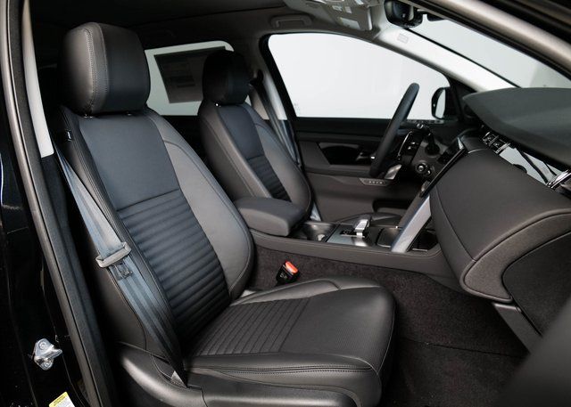 2025 Land Rover Discovery Sport S photo 3